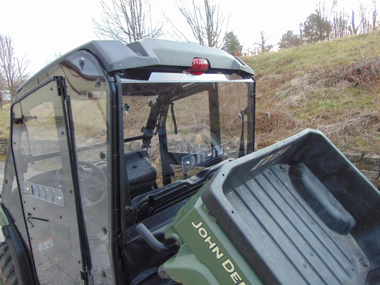 John Deere Gator 850i/860i - 1 Pc Lexan Back Panel w/Vent Option